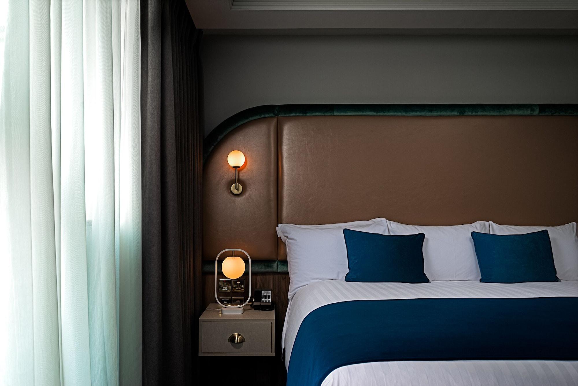The Savoy Hotel Limerick Junction Zewnętrze zdjęcie A bedroom at the hotel
