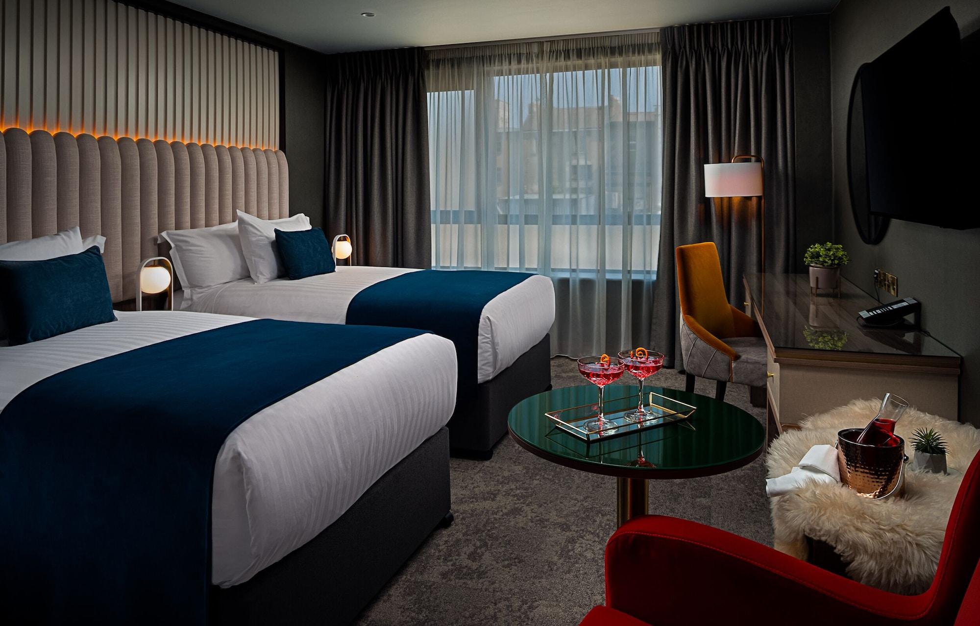 The Savoy Hotel Limerick Junction Zewnętrze zdjęcie A room at the Hilton London West End