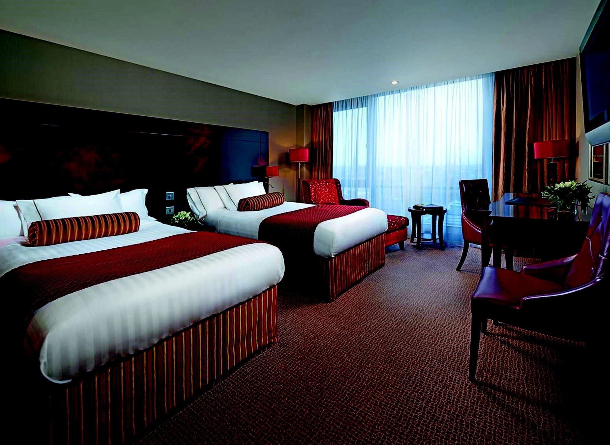 The Savoy Hotel Limerick Junction Zewnętrze zdjęcie A room at the Crowne Plaza Hotel, Dublin