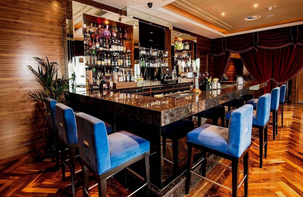 The Savoy Hotel Limerick Junction Zewnętrze zdjęcie The bar at the hotel