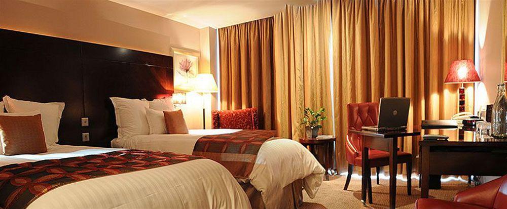 The Savoy Hotel Limerick Junction Zewnętrze zdjęcie A room at the hotel