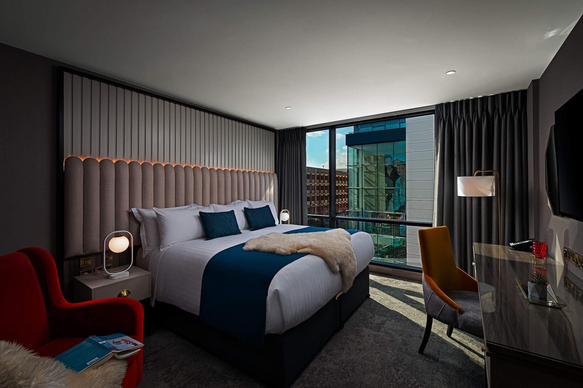 The Savoy Hotel Limerick Junction Zewnętrze zdjęcie A bedroom at the hotel