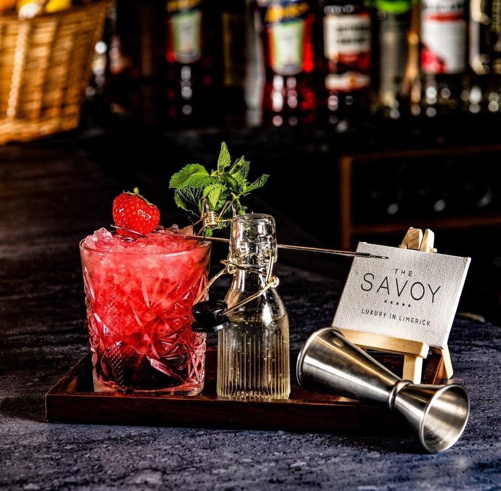 The Savoy Hotel Limerick Junction Zewnętrze zdjęcie A cocktail at The Savoy