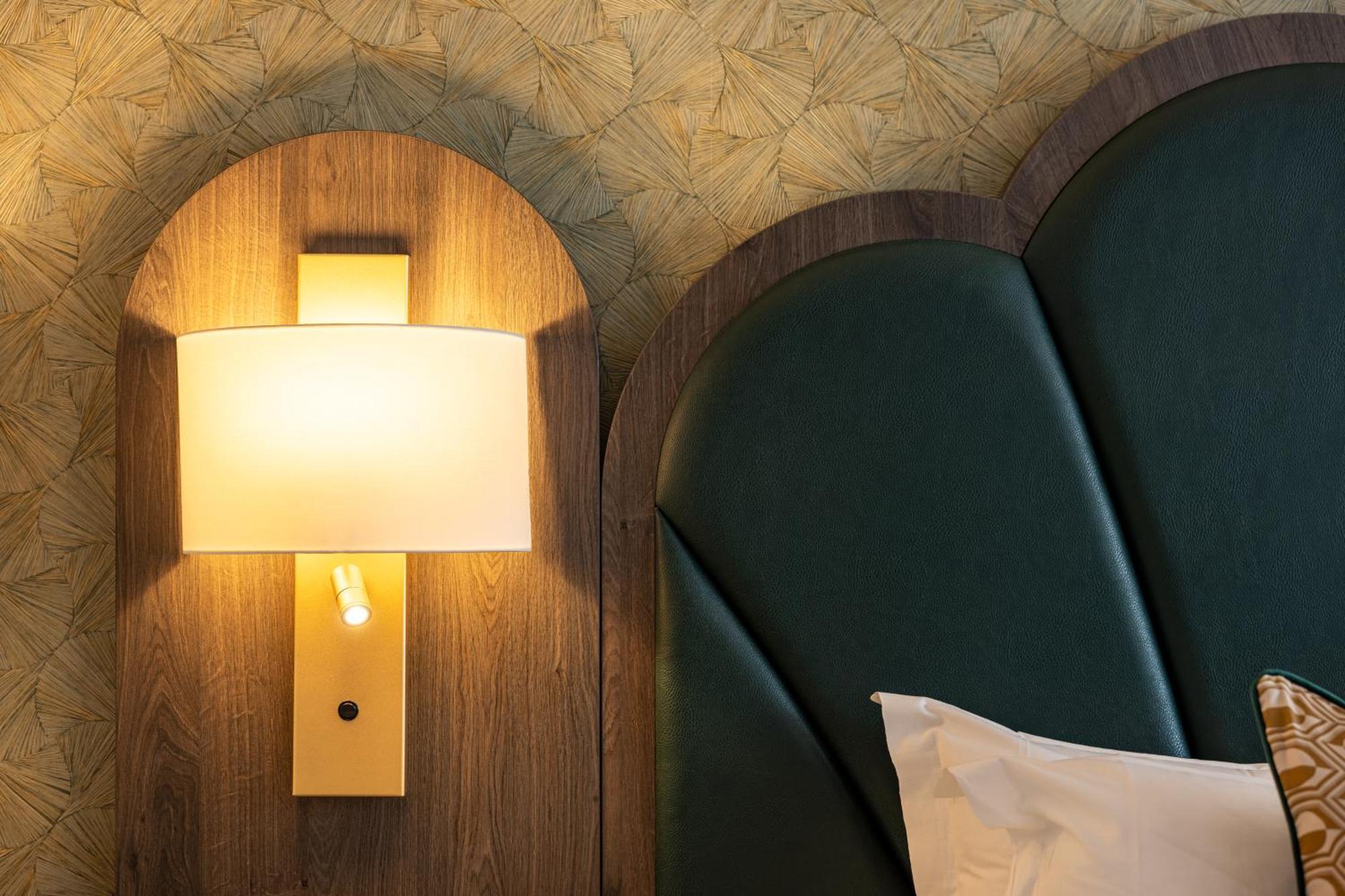 The Savoy Hotel Limerick Junction Zewnętrze zdjęcie A wall light