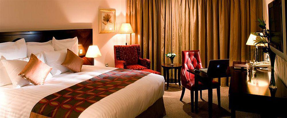 The Savoy Hotel Limerick Junction Pokój zdjęcie A room at the hotel